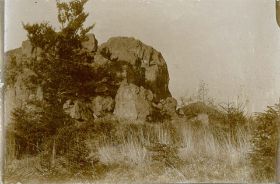 00000000 - 9801 - Ort unbekannt - Felsen und Gras.jpg